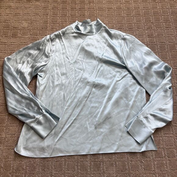 Vince Silk Blouse Womens L Light Steel Blue Long Sleeve Quite Luxury Minimal NWT - Picture 1 of 9